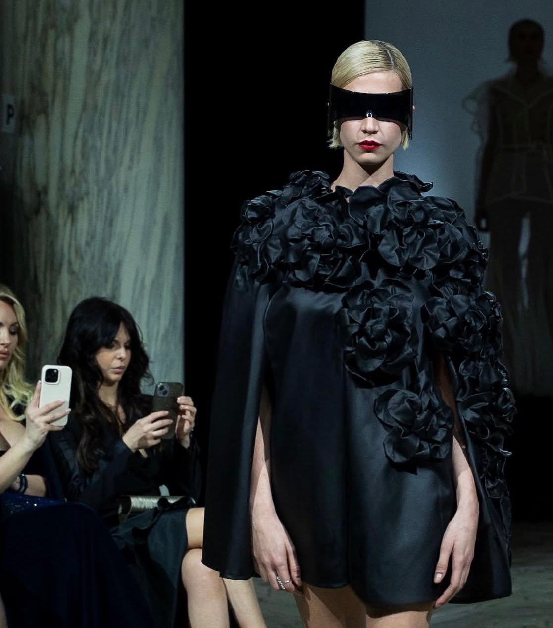 LOOK 21: ECOPE the eco-leather CAPE